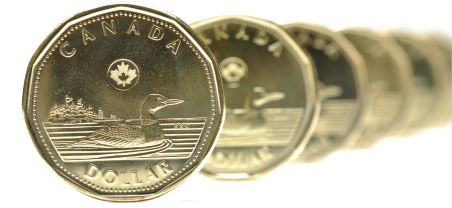 Une rangée de pièces de un dollar